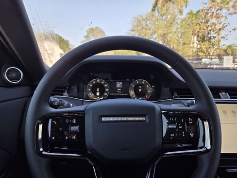 New 2026 Land Rover Range Rover Evoque S image 9