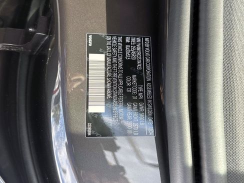 Certified 2025 Volvo XC60 B5 Plus image 32