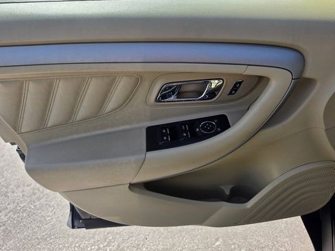 Used 2013 Ford Taurus SE FWD image 19