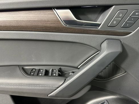 Used 2025 Audi Q5 e Premium Plus w/ Premium Plus Package image 10