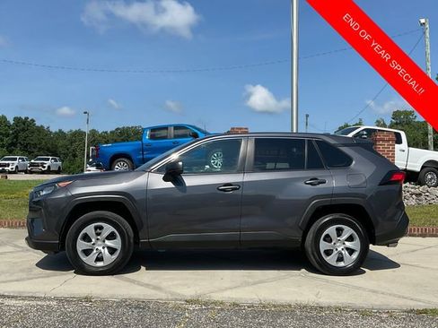 Used 2022 Toyota RAV4 LE image 4