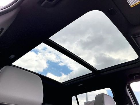 Used 2023 Chevrolet Tahoe Z71 w/ Luxury Package image 23