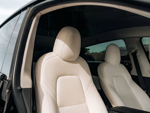 Used 2021 Tesla Model Y Long Range AWD/4WD image 41