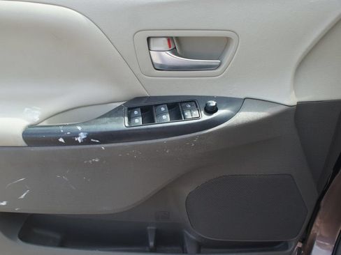 Used 2020 Toyota Sienna LE FWD image 19