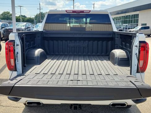 Used 2024 GMC Sierra 1500 AT4 w/ Technology Package AWD/4WD image 9