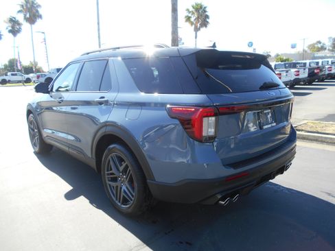 Used 2025 Ford Explorer ST AWD/4WD image 4