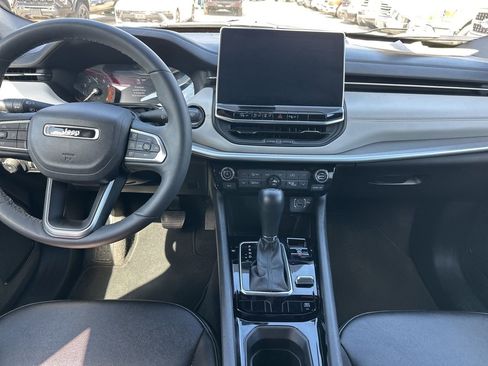 Used 2025 Jeep Compass Limited AWD/4WD image 10