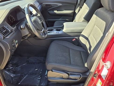 Used 2025 Honda Ridgeline Sport image 11