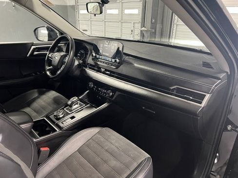 Used 2024 Mitsubishi Outlander SE image 37