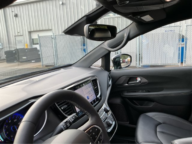 Used 2026 Chrysler Pacifica Select FWD image 24