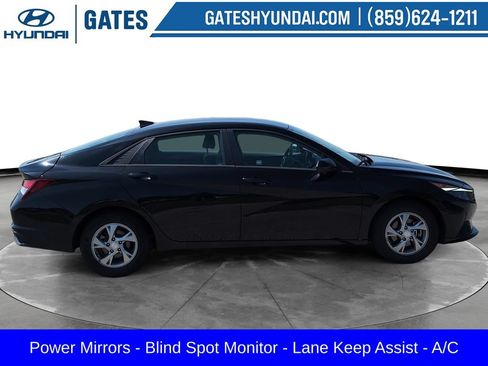 Used 2021 Hyundai Elantra SE FWD image 3