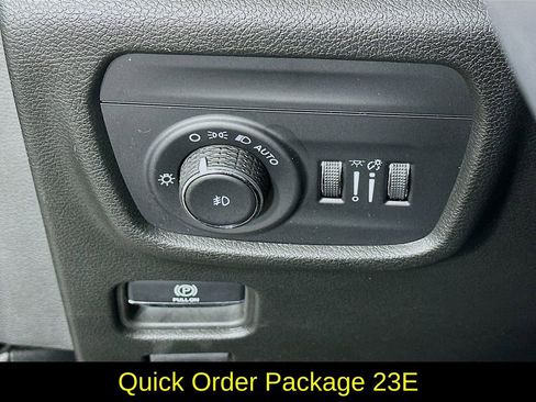 Used 2023 Jeep Grand Cherokee L Limited AWD/4WD image 15