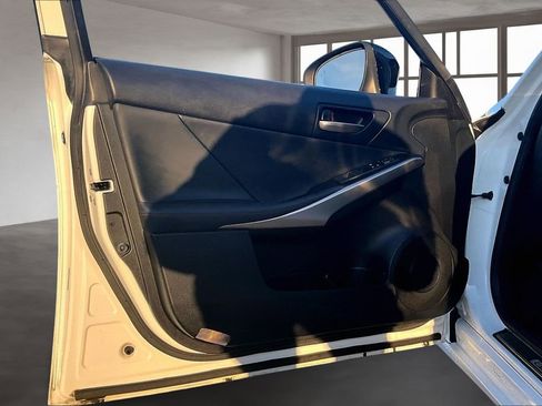 Used 2019 Lexus IS 300 image 19