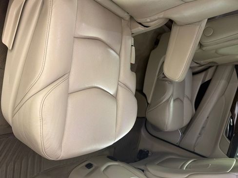 Used 2019 Cadillac Escalade Luxury AWD/4WD image 24