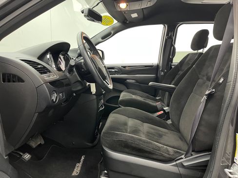 Used 2016 Dodge Grand Caravan SE FWD image 15