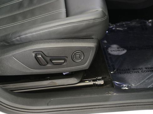 Used 2025 Audi Q4 e-tron Premium Plus w/ Premium Plus image 12