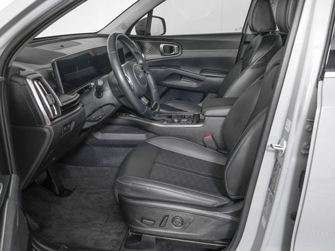Used 2025 Kia Sorento EX image 15