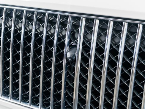 Used 2023 Bentley Bentayga Extended Wheelbase image 25