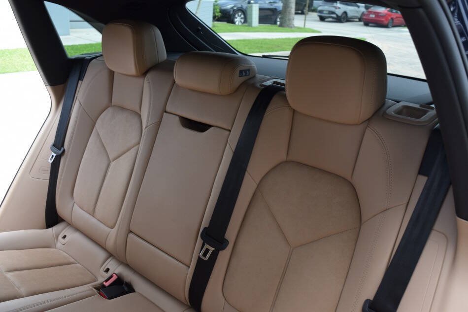 Used 2019 Porsche Macan AWD/4WD image 45