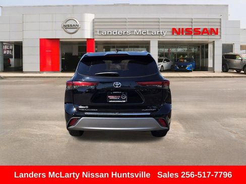 Used 2023 Toyota Highlander Platinum image 5