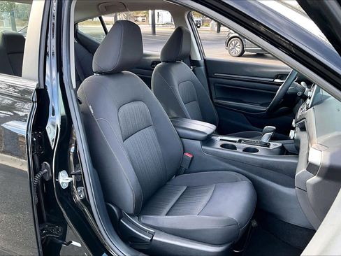 Used 2025 Nissan Altima 2.5 SV image 8
