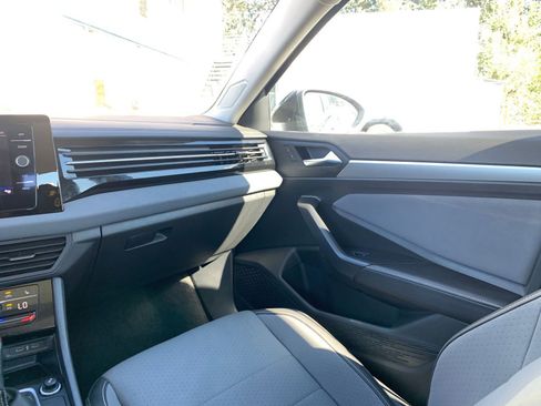 Used 2025 Volkswagen Jetta SE image 34