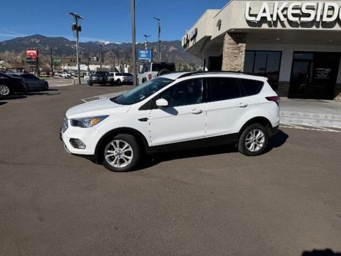 Used 2018 Ford Escape SE w/ SE Sync 3 Package FWD image 5