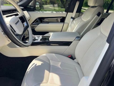 Used 2024 Land Rover Range Rover SE AWD/4WD image 2