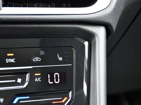 New 2025 Volkswagen Taos SE image 14