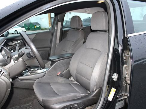 Used 2017 Chevrolet Malibu LT FWD image 6