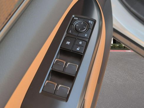 Used 2025 Lexus NX 250 FWD w/ Accessory Package (Z1) image 9