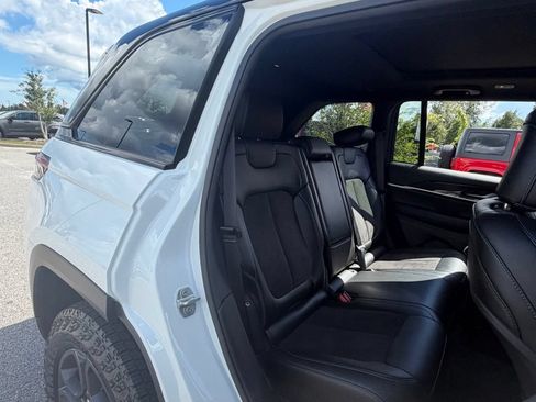Used 2024 Jeep Grand Cherokee Trailhawk AWD/4WD image 43
