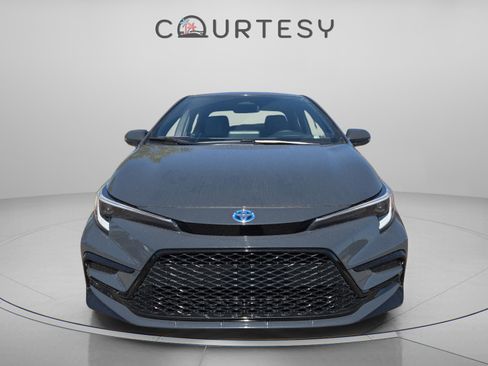Certified 2025 Toyota Corolla SE image 9