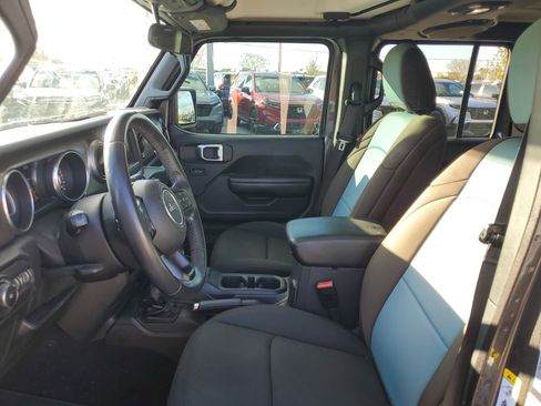 Used 2018 Jeep Wrangler Unlimited Sport S image 24