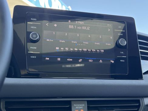 Used 2025 Volkswagen Jetta SE FWD image 12