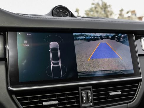 Used 2020 Porsche Cayenne Turbo image 22