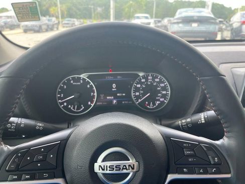 Used 2023 Nissan Sentra SR w/ SR Premium Package FWD image 13