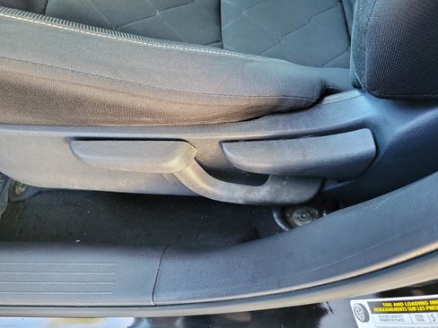 Used 2020 Nissan Kicks SV FWD image 23