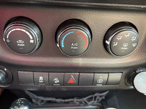 Used 2017 Jeep Wrangler Unlimited Sahara image 18