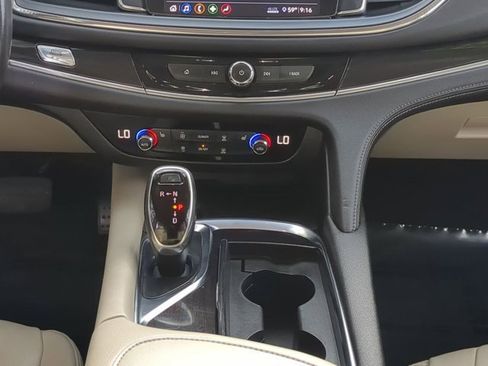 Used 2021 Buick Enclave Essence image 19