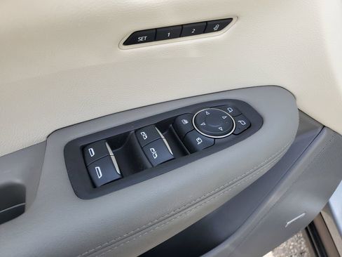 Used 2025 Cadillac XT6 Premium Luxury w/ LPO, Floor Liner Package AWD/4WD image 21