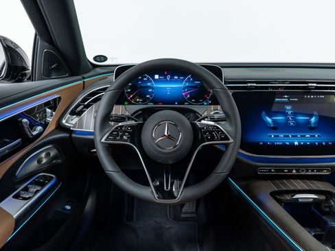 New 2026 Mercedes-Benz E 450 4MATIC Sedan image 17