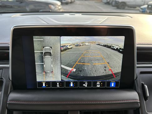 Used 2022 Chevrolet Suburban RST w/ Luxury Package image 29