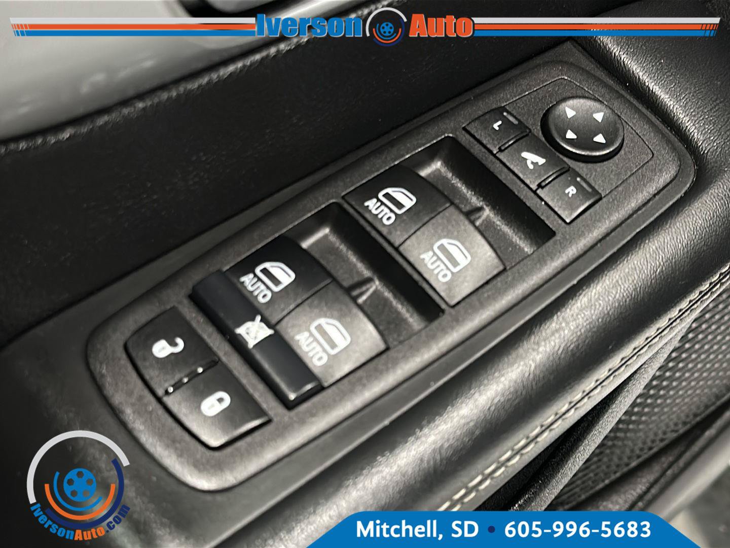 Used 2025 Chrysler Pacifica Limited FWD image 14
