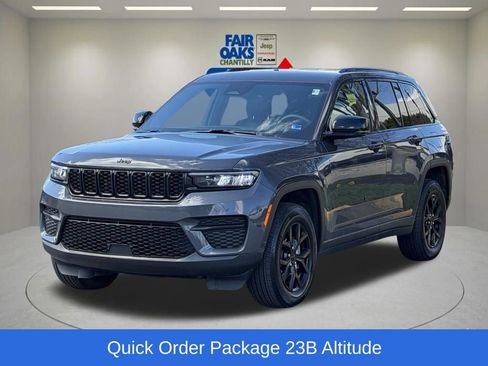 Certified 2025 Jeep Grand Cherokee Altitude AWD/4WD image 3