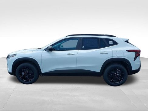 New 2026 Chevrolet Trax LT w/ Driver Confidence Package FWD image 2