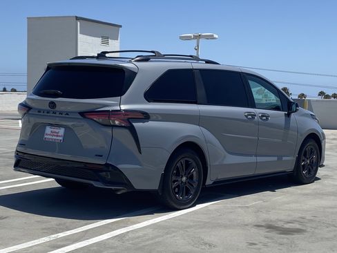 Used 2025 Toyota Sienna XSE w/ XSE Premium Package AWD/4WD image 3