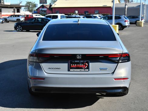 Used 2023 Honda Accord Touring image 7