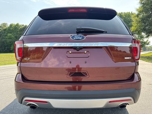 Used 2016 Ford Explorer XLT w/ Equipment Group 202A AWD/4WD image 4