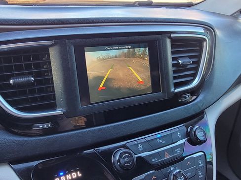 Used 2018 Chrysler Pacifica Touring Plus image 13